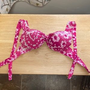 Bisou Bisou Women’s Bikini top Only size Large